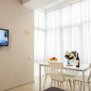 Modern Avlabari In Old Town تبليسي